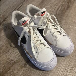 Nike Court Legacy Lift